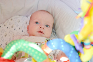 Baby schreit im Kinderwagen